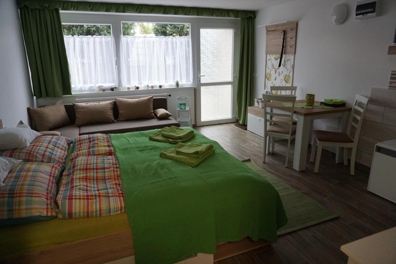 Berc Apartman Эгерсалок Экстерьер фото